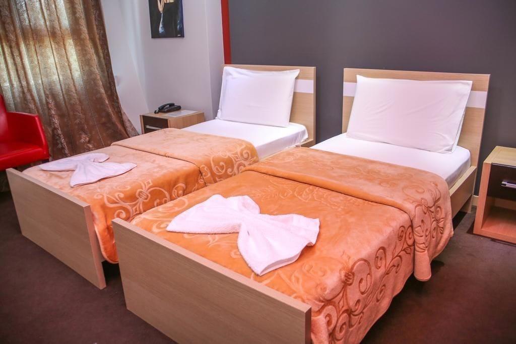 Hotel Vila Aeroport Rinas Luaran gambar