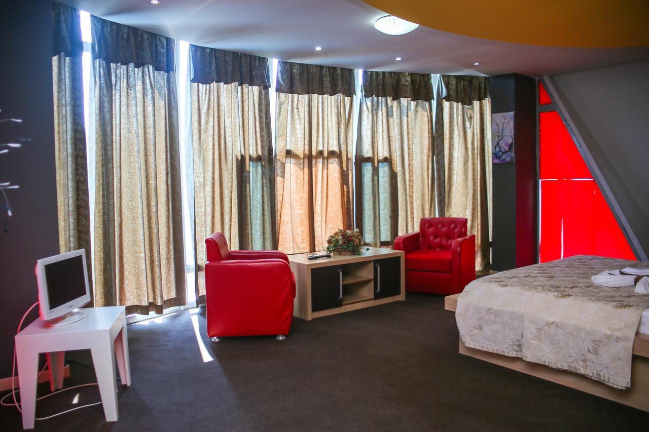 Hotel Vila Aeroport Rinas Luaran gambar