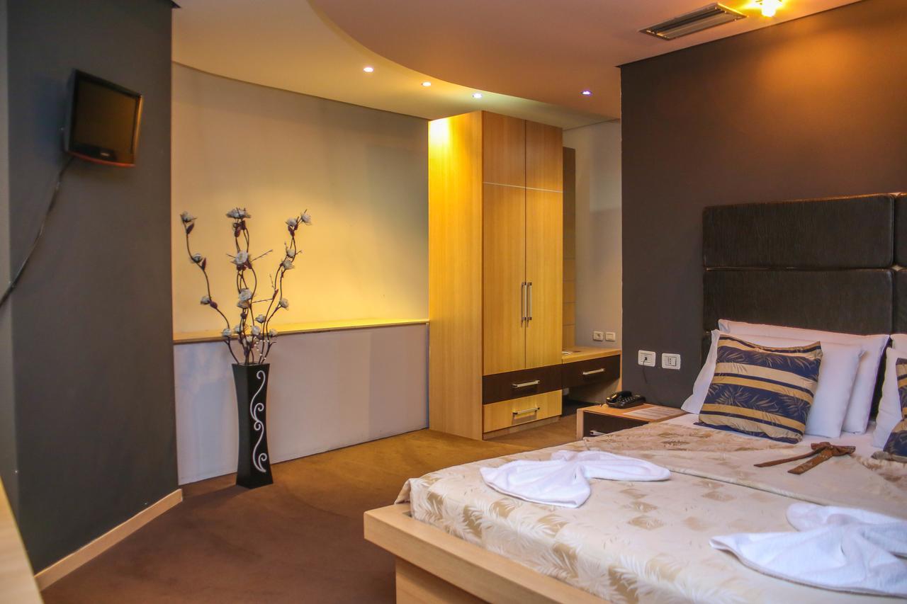 Hotel Vila Aeroport Rinas Luaran gambar