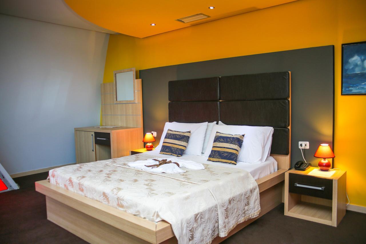 Hotel Vila Aeroport Rinas Luaran gambar