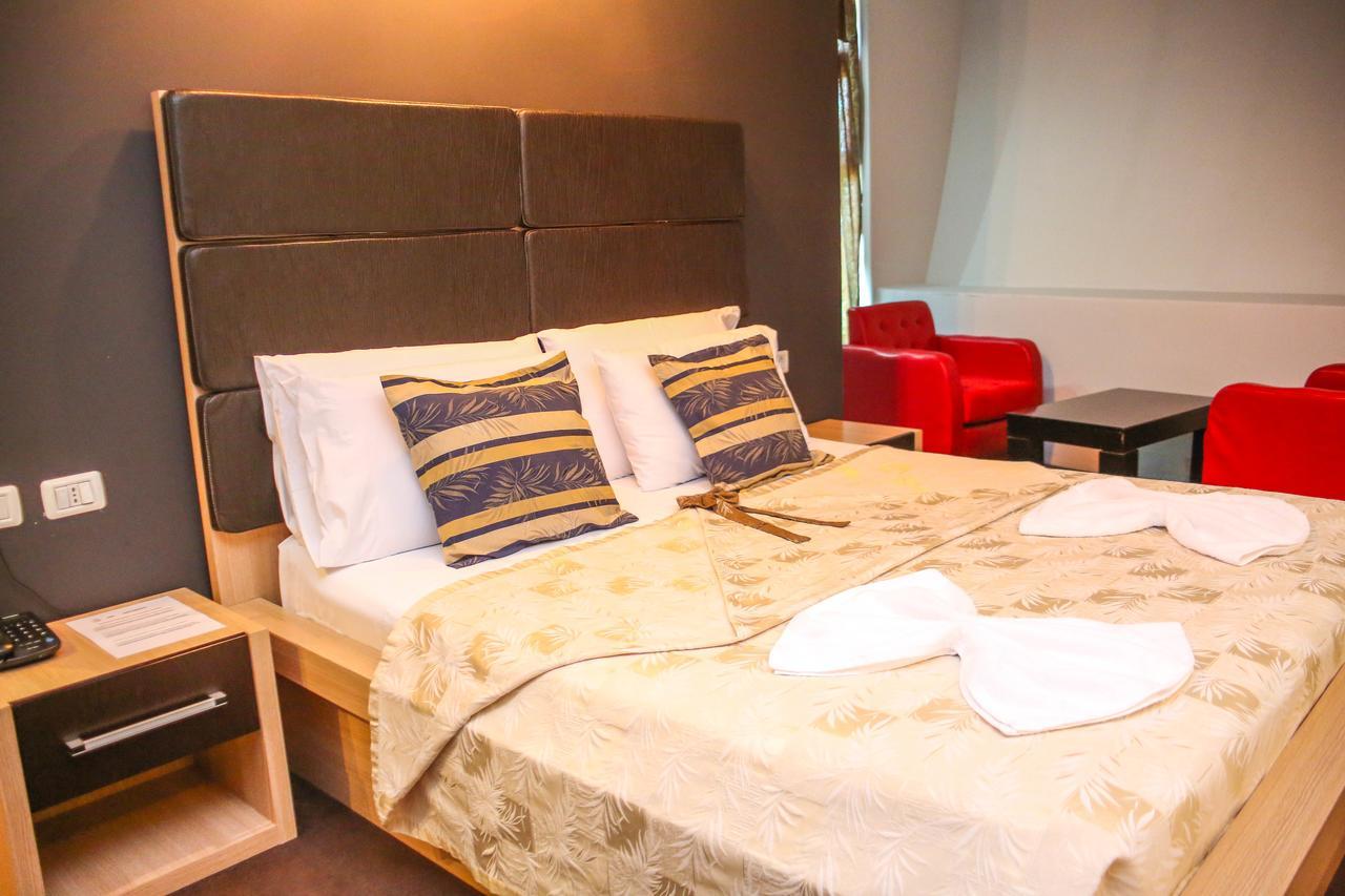 Hotel Vila Aeroport Rinas Luaran gambar