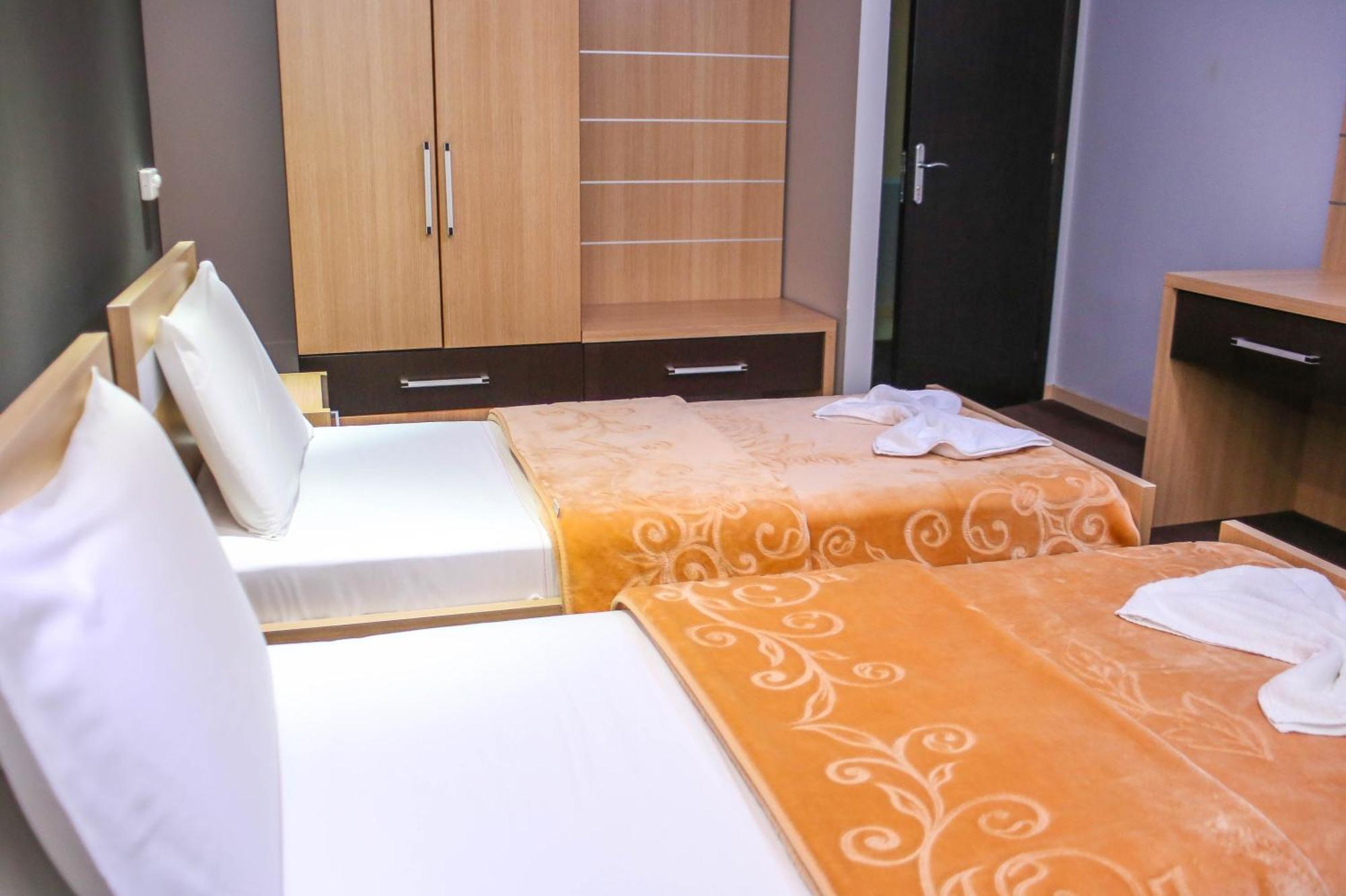 Hotel Vila Aeroport Rinas Luaran gambar