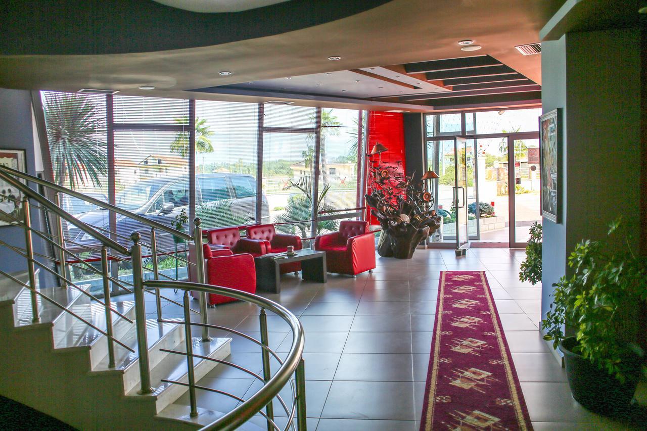 Hotel Vila Aeroport Rinas Luaran gambar