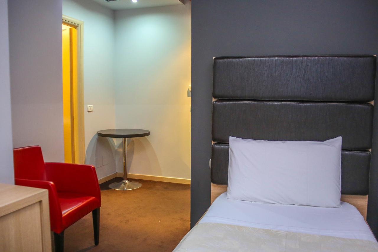 Hotel Vila Aeroport Rinas Luaran gambar