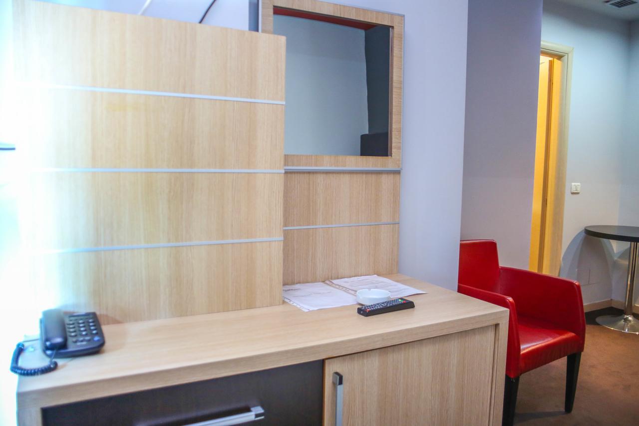 Hotel Vila Aeroport Rinas Luaran gambar