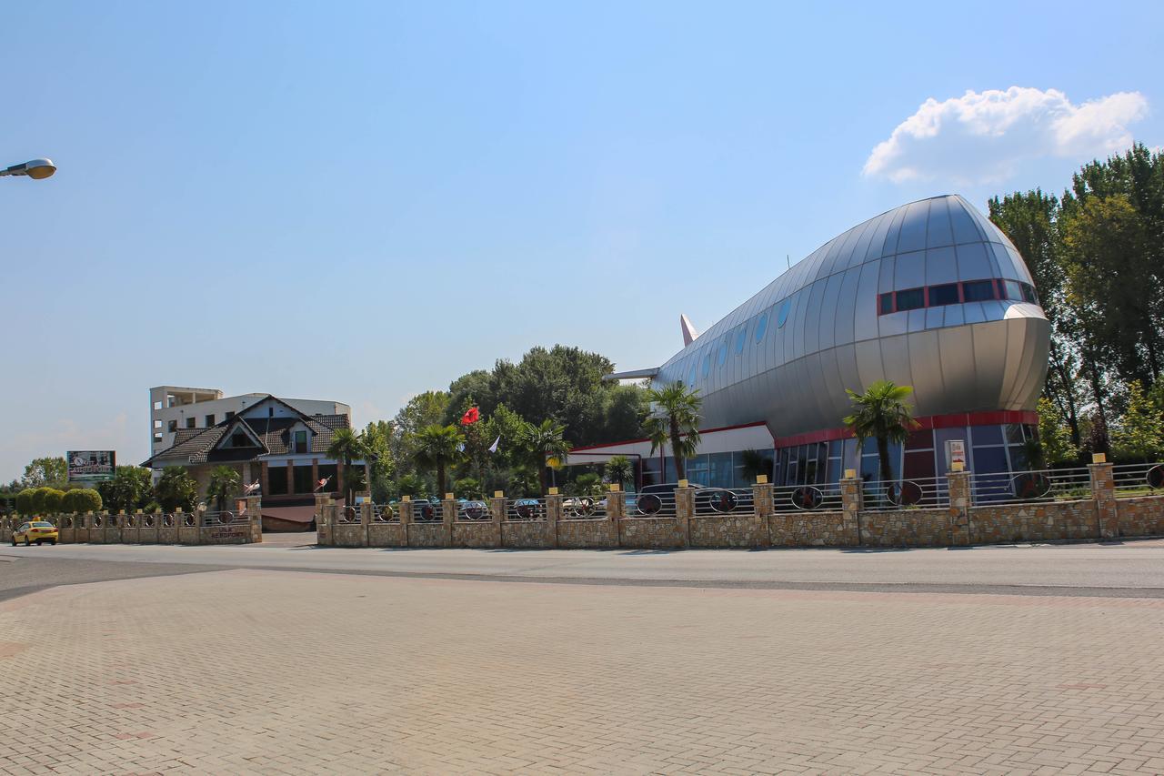 Hotel Vila Aeroport Rinas Luaran gambar