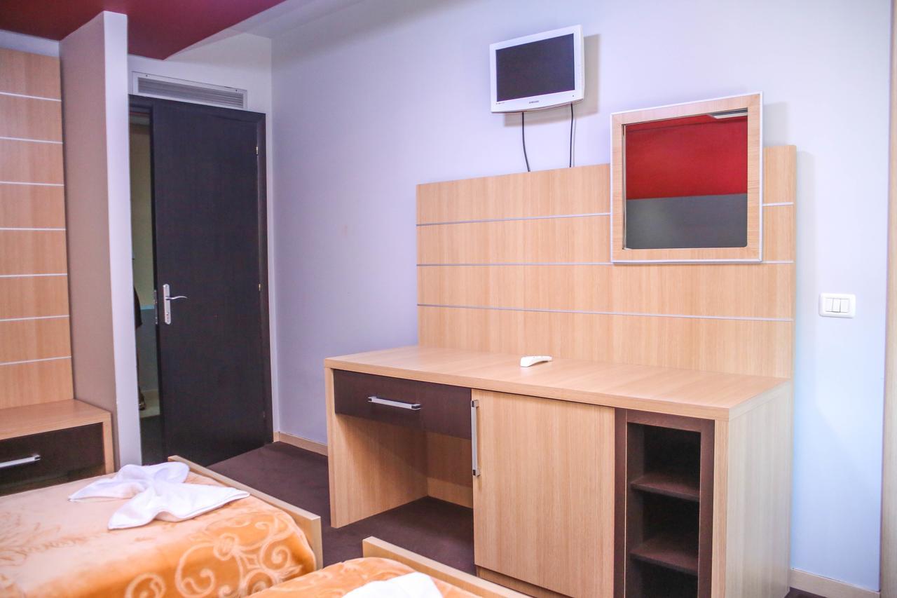 Hotel Vila Aeroport Rinas Luaran gambar