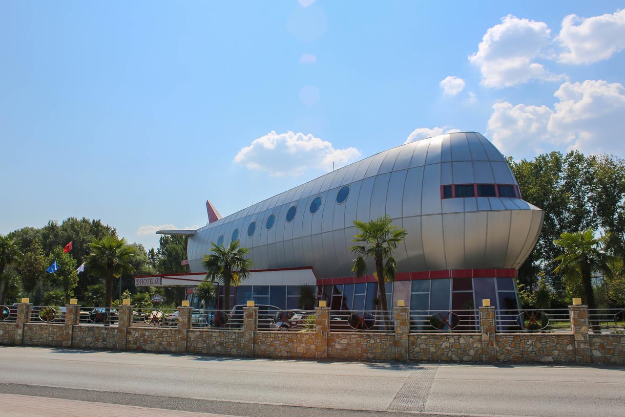 Hotel Vila Aeroport Rinas Luaran gambar