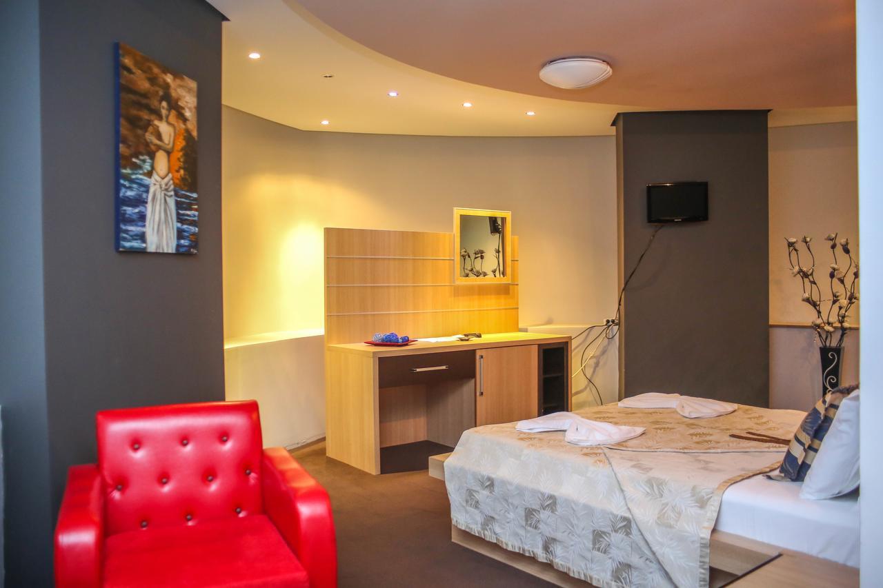 Hotel Vila Aeroport Rinas Luaran gambar